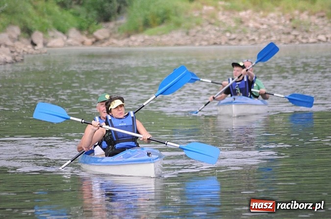 Zdjęcie w galerii na portalu naszraciborz.pl: Zabrakło miejsc w kajakach i pontonach. Miting wodniacki Morawskich Wrót wiadomości z regionu