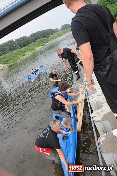 Zdjęcie w galerii na portalu naszraciborz.pl: Zabrakło miejsc w kajakach i pontonach. Miting wodniacki Morawskich Wrót wiadomości z regionu