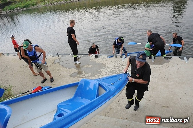 Zdjęcie w galerii na portalu naszraciborz.pl: Zabrakło miejsc w kajakach i pontonach. Miting wodniacki Morawskich Wrót wiadomości z regionu
