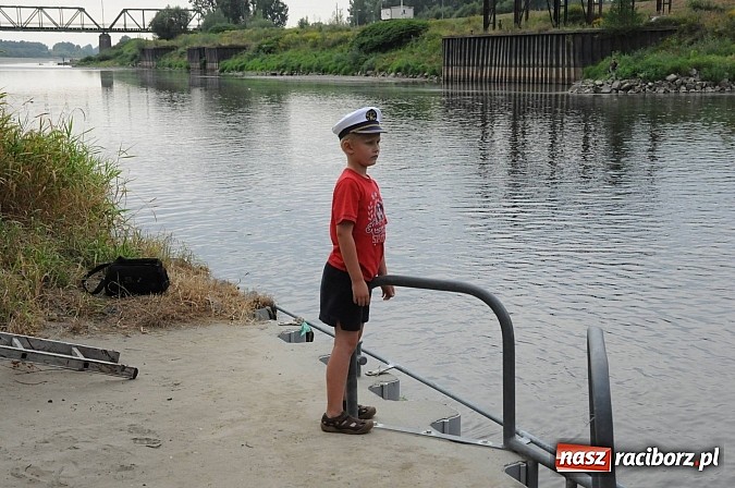 Zdjęcie w galerii na portalu naszraciborz.pl: Zabrakło miejsc w kajakach i pontonach. Miting wodniacki Morawskich Wrót wiadomości z regionu