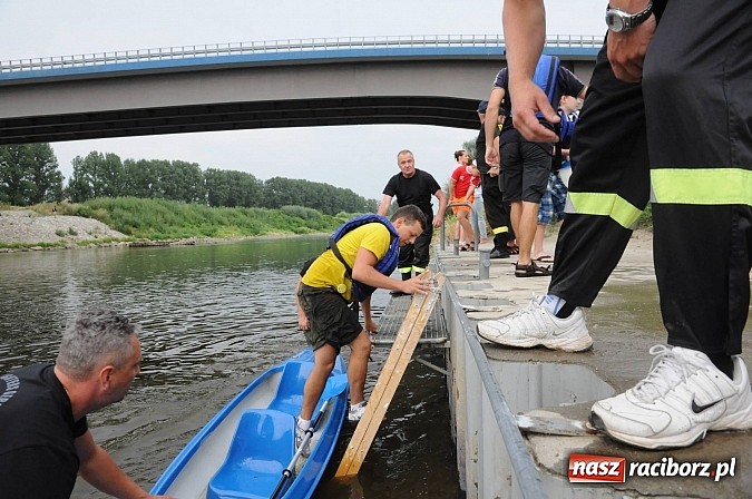 Zdjęcie w galerii na portalu naszraciborz.pl: Zabrakło miejsc w kajakach i pontonach. Miting wodniacki Morawskich Wrót wiadomości z regionu