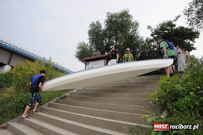 Zdjęcie w galerii na portalu naszraciborz.pl: Zabrakło miejsc w kajakach i pontonach. Miting wodniacki Morawskich Wrót wiadomości z regionu