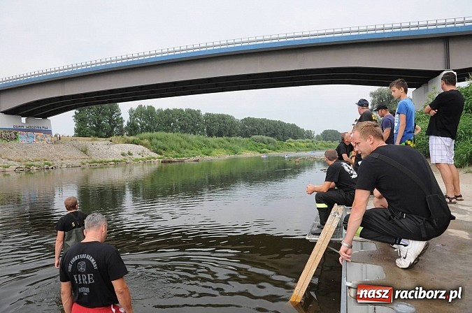 Zdjęcie w galerii na portalu naszraciborz.pl: Zabrakło miejsc w kajakach i pontonach. Miting wodniacki Morawskich Wrót wiadomości z regionu