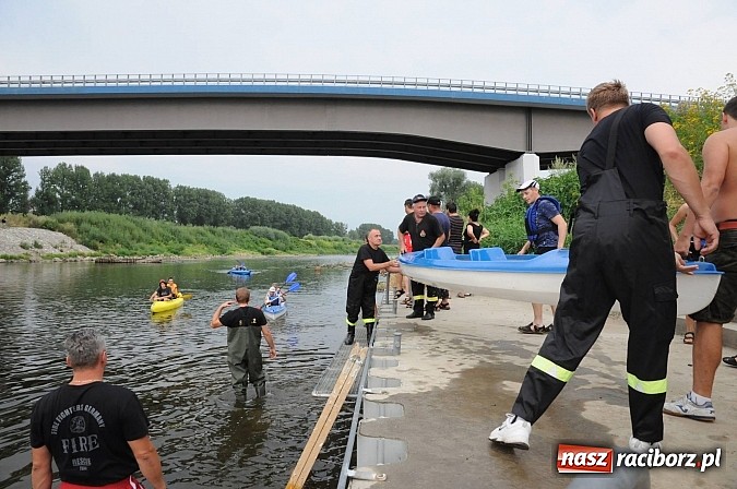 Zdjęcie w galerii na portalu naszraciborz.pl: Zabrakło miejsc w kajakach i pontonach. Miting wodniacki Morawskich Wrót wiadomości z regionu