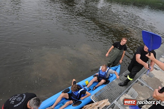 Zdjęcie w galerii na portalu naszraciborz.pl: Zabrakło miejsc w kajakach i pontonach. Miting wodniacki Morawskich Wrót wiadomości z regionu