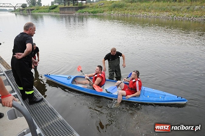 Zdjęcie w galerii na portalu naszraciborz.pl: Zabrakło miejsc w kajakach i pontonach. Miting wodniacki Morawskich Wrót wiadomości z regionu
