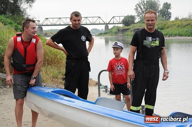 Zdjęcie w galerii na portalu naszraciborz.pl: Zabrakło miejsc w kajakach i pontonach. Miting wodniacki Morawskich Wrót wiadomości z regionu
