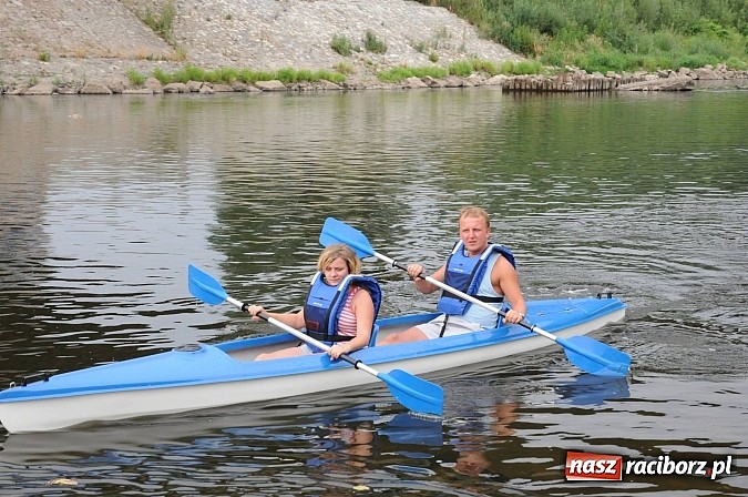 Zdjęcie w galerii na portalu naszraciborz.pl: Zabrakło miejsc w kajakach i pontonach. Miting wodniacki Morawskich Wrót wiadomości z regionu