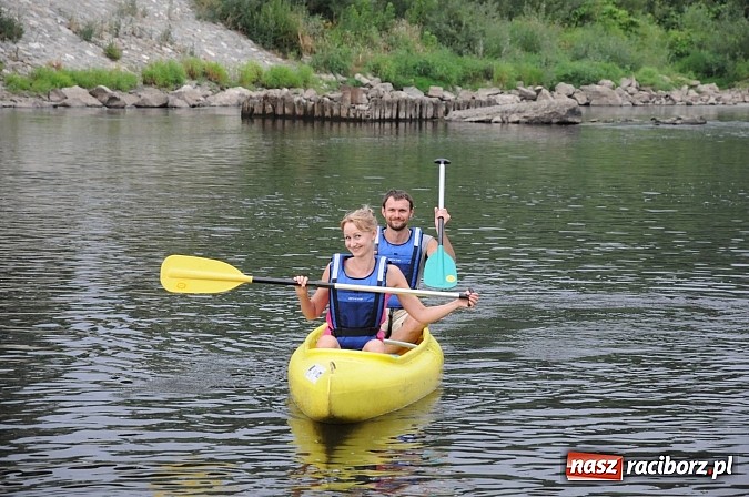 Zdjęcie w galerii na portalu naszraciborz.pl: Zabrakło miejsc w kajakach i pontonach. Miting wodniacki Morawskich Wrót wiadomości z regionu