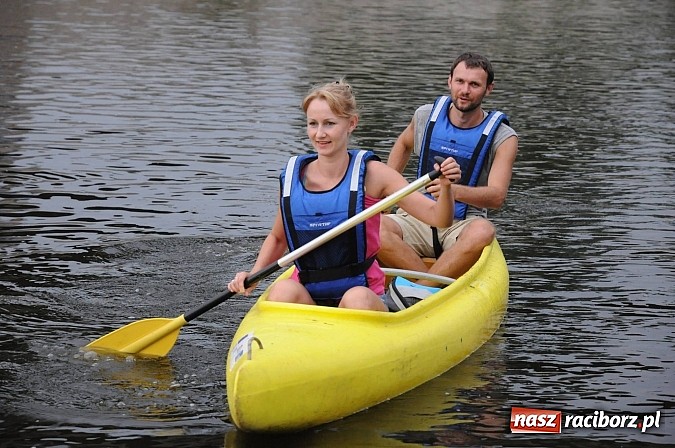Zdjęcie w galerii na portalu naszraciborz.pl: Zabrakło miejsc w kajakach i pontonach. Miting wodniacki Morawskich Wrót wiadomości z regionu