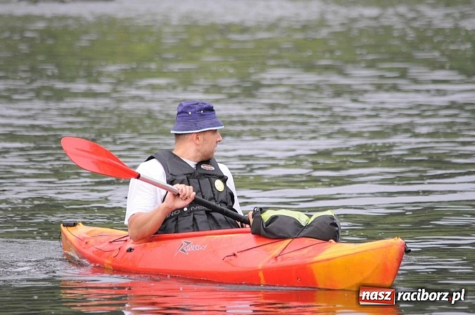 Zdjęcie w galerii na portalu naszraciborz.pl: Zabrakło miejsc w kajakach i pontonach. Miting wodniacki Morawskich Wrót wiadomości z regionu