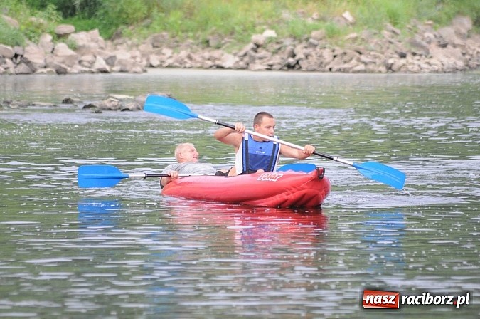 Zdjęcie w galerii na portalu naszraciborz.pl: Zabrakło miejsc w kajakach i pontonach. Miting wodniacki Morawskich Wrót wiadomości z regionu
