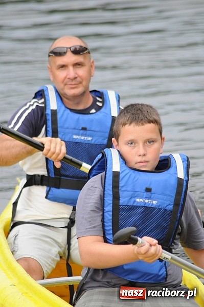 Zdjęcie w galerii na portalu naszraciborz.pl: Zabrakło miejsc w kajakach i pontonach. Miting wodniacki Morawskich Wrót wiadomości z regionu