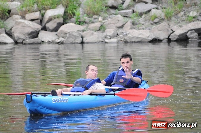 Zdjęcie w galerii na portalu naszraciborz.pl: Zabrakło miejsc w kajakach i pontonach. Miting wodniacki Morawskich Wrót wiadomości z regionu