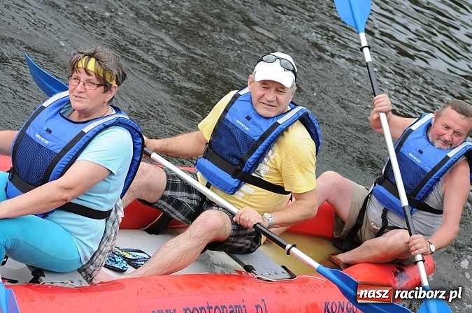 Zdjęcie w galerii na portalu naszraciborz.pl: Zabrakło miejsc w kajakach i pontonach. Miting wodniacki Morawskich Wrót wiadomości z regionu