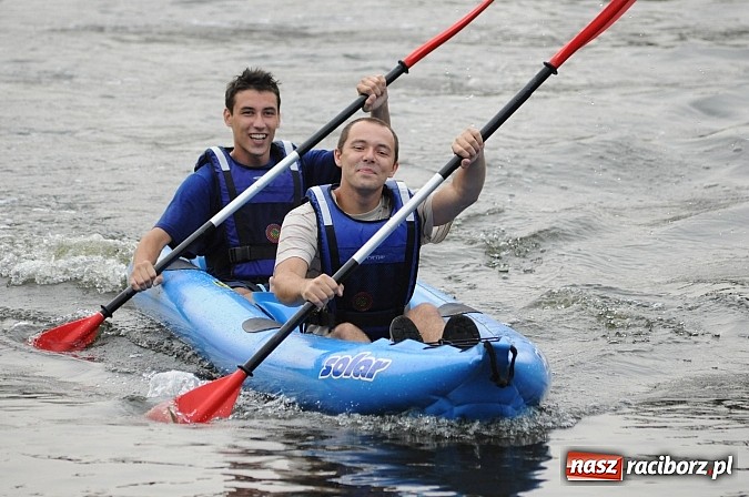 Zdjęcie w galerii na portalu naszraciborz.pl: Zabrakło miejsc w kajakach i pontonach. Miting wodniacki Morawskich Wrót wiadomości z regionu