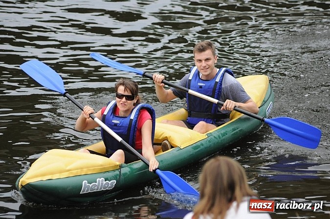 Zdjęcie w galerii na portalu naszraciborz.pl: Zabrakło miejsc w kajakach i pontonach. Miting wodniacki Morawskich Wrót wiadomości z regionu