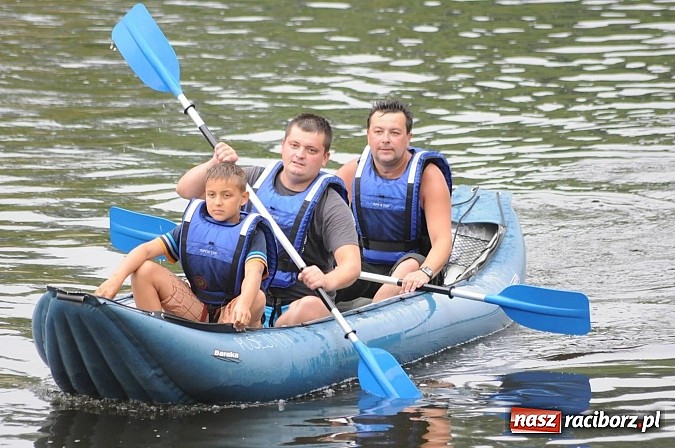 Zdjęcie w galerii na portalu naszraciborz.pl: Zabrakło miejsc w kajakach i pontonach. Miting wodniacki Morawskich Wrót wiadomości z regionu