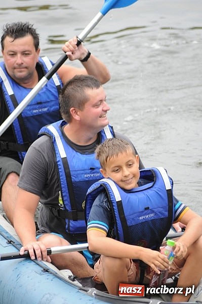 Zdjęcie w galerii na portalu naszraciborz.pl: Zabrakło miejsc w kajakach i pontonach. Miting wodniacki Morawskich Wrót wiadomości z regionu