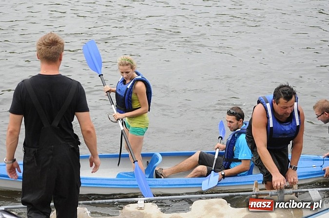 Zdjęcie w galerii na portalu naszraciborz.pl: Zabrakło miejsc w kajakach i pontonach. Miting wodniacki Morawskich Wrót wiadomości z regionu