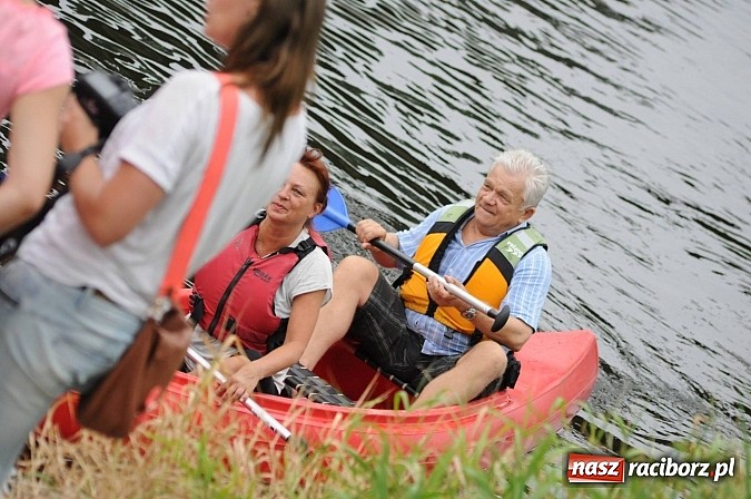 Zdjęcie w galerii na portalu naszraciborz.pl: Zabrakło miejsc w kajakach i pontonach. Miting wodniacki Morawskich Wrót wiadomości z regionu