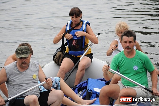 Zdjęcie w galerii na portalu naszraciborz.pl: Zabrakło miejsc w kajakach i pontonach. Miting wodniacki Morawskich Wrót wiadomości z regionu