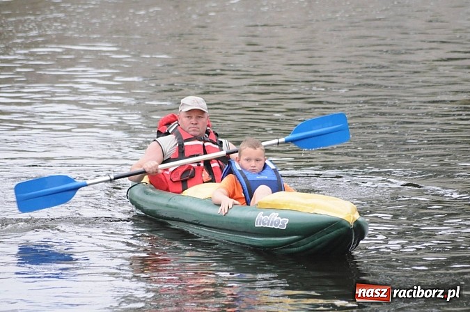 Zdjęcie w galerii na portalu naszraciborz.pl: Zabrakło miejsc w kajakach i pontonach. Miting wodniacki Morawskich Wrót wiadomości z regionu
