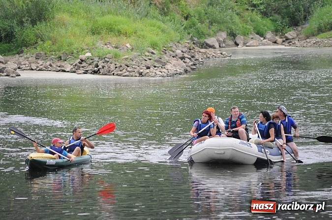 Zdjęcie w galerii na portalu naszraciborz.pl: Zabrakło miejsc w kajakach i pontonach. Miting wodniacki Morawskich Wrót wiadomości z regionu