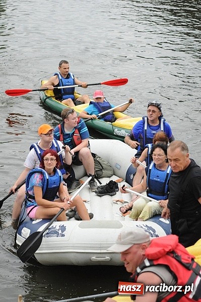 Zdjęcie w galerii na portalu naszraciborz.pl: Zabrakło miejsc w kajakach i pontonach. Miting wodniacki Morawskich Wrót wiadomości z regionu