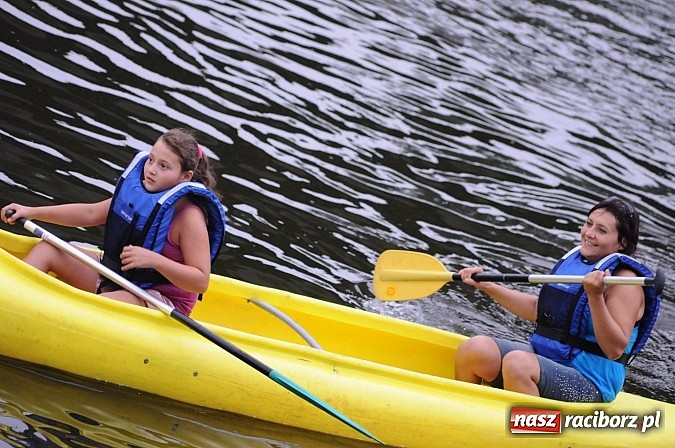 Zdjęcie w galerii na portalu naszraciborz.pl: Zabrakło miejsc w kajakach i pontonach. Miting wodniacki Morawskich Wrót wiadomości z regionu