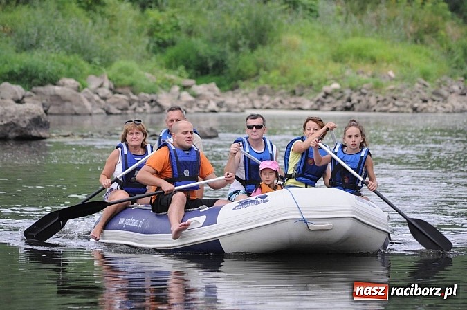 Zdjęcie w galerii na portalu naszraciborz.pl: Zabrakło miejsc w kajakach i pontonach. Miting wodniacki Morawskich Wrót wiadomości z regionu