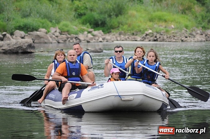 Zdjęcie w galerii na portalu naszraciborz.pl: Zabrakło miejsc w kajakach i pontonach. Miting wodniacki Morawskich Wrót wiadomości z regionu