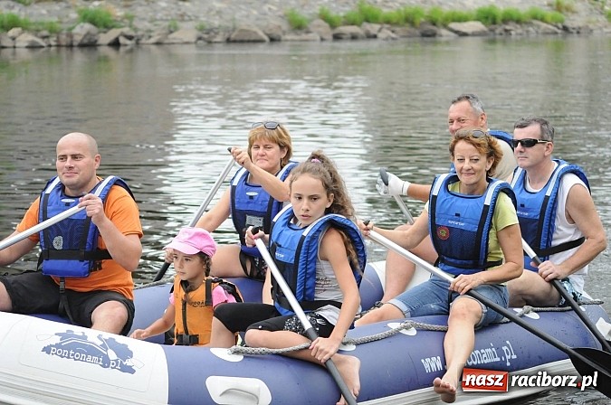 Zdjęcie w galerii na portalu naszraciborz.pl: Zabrakło miejsc w kajakach i pontonach. Miting wodniacki Morawskich Wrót wiadomości z regionu
