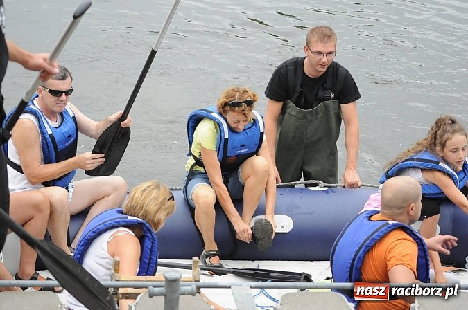 Zdjęcie w galerii na portalu naszraciborz.pl: Zabrakło miejsc w kajakach i pontonach. Miting wodniacki Morawskich Wrót wiadomości z regionu