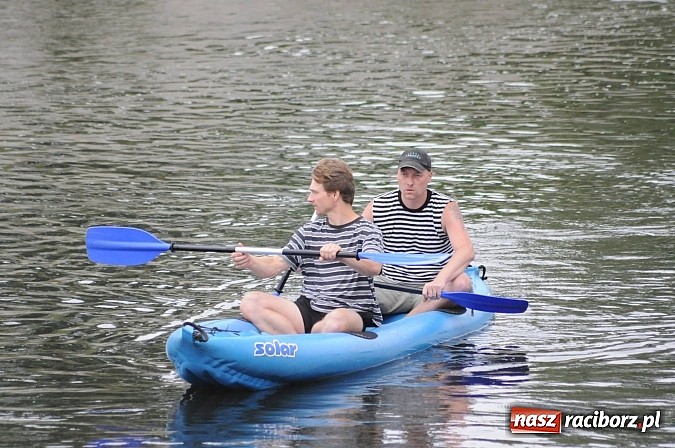 Zdjęcie w galerii na portalu naszraciborz.pl: Zabrakło miejsc w kajakach i pontonach. Miting wodniacki Morawskich Wrót wiadomości z regionu