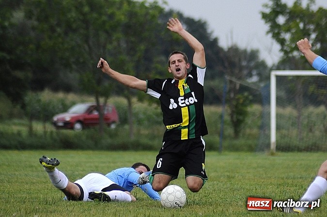 Zdjęcie w galerii na portalu naszraciborz.pl: Buk Rudy pokonał LKS Pawłów wiadomości z regionu