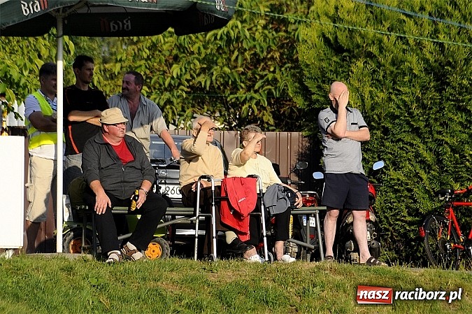 Zdjęcie w galerii na portalu naszraciborz.pl: Buk Rudy pokonał LKS Pawłów wiadomości z regionu
