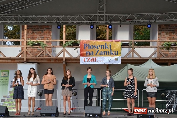 Zdjęcie w galerii na portalu naszraciborz.pl: Letnie piosenki zabrzmiały na Zamku wiadomości z regionu