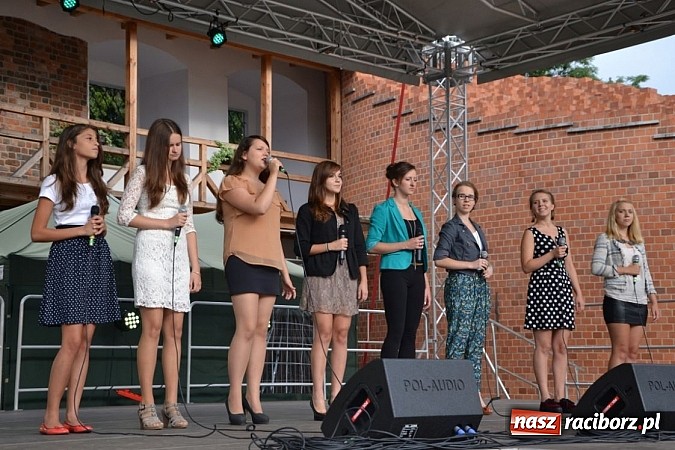 Zdjęcie w galerii na portalu naszraciborz.pl: Letnie piosenki zabrzmiały na Zamku wiadomości z regionu