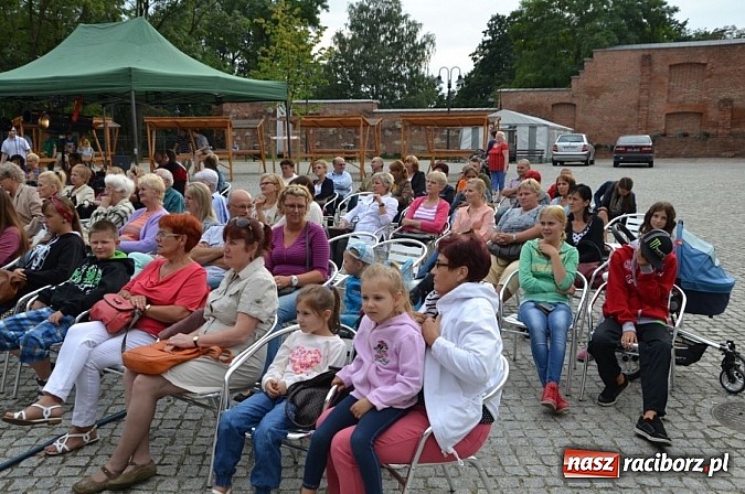 Zdjęcie w galerii na portalu naszraciborz.pl: Letnie piosenki zabrzmiały na Zamku wiadomości z regionu