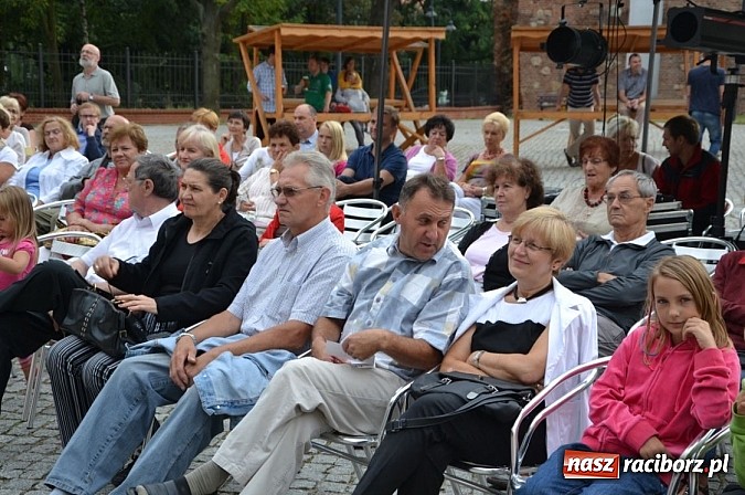 Zdjęcie w galerii na portalu naszraciborz.pl: Letnie piosenki zabrzmiały na Zamku wiadomości z regionu