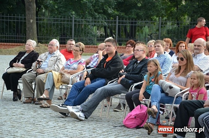 Zdjęcie w galerii na portalu naszraciborz.pl: Letnie piosenki zabrzmiały na Zamku wiadomości z regionu
