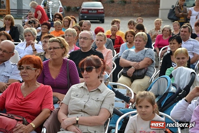 Zdjęcie w galerii na portalu naszraciborz.pl: Letnie piosenki zabrzmiały na Zamku wiadomości z regionu