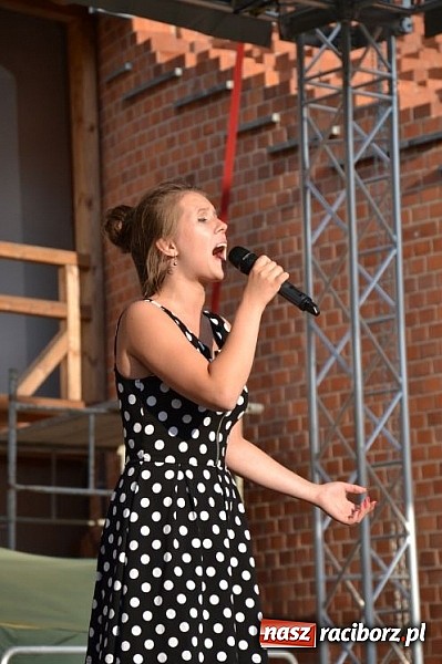 Zdjęcie w galerii na portalu naszraciborz.pl: Letnie piosenki zabrzmiały na Zamku wiadomości z regionu