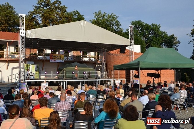 Zdjęcie w galerii na portalu naszraciborz.pl: Letnie piosenki zabrzmiały na Zamku wiadomości z regionu