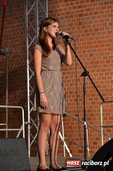 Zdjęcie w galerii na portalu naszraciborz.pl: Letnie piosenki zabrzmiały na Zamku wiadomości z regionu