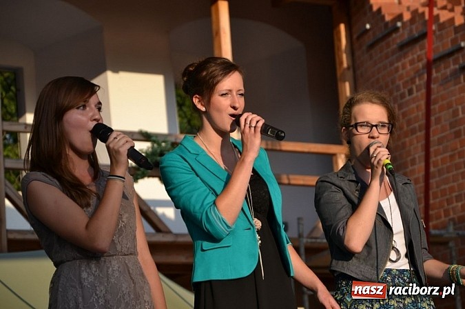 Zdjęcie w galerii na portalu naszraciborz.pl: Letnie piosenki zabrzmiały na Zamku wiadomości z regionu