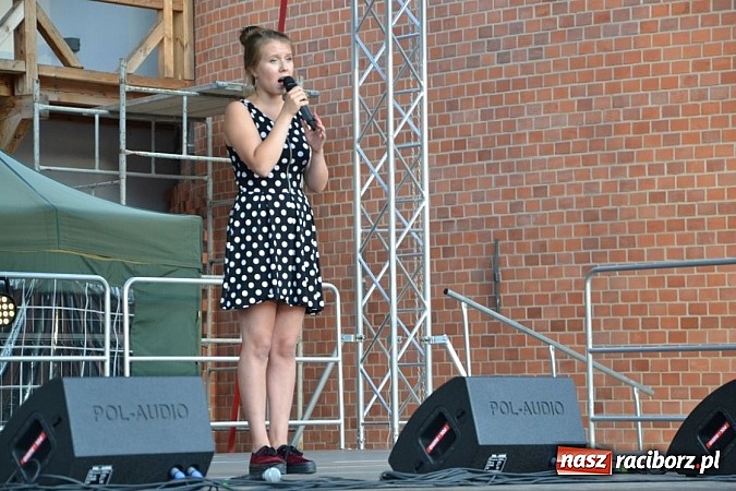 Zdjęcie w galerii na portalu naszraciborz.pl: Letnie piosenki zabrzmiały na Zamku wiadomości z regionu