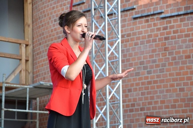 Zdjęcie w galerii na portalu naszraciborz.pl: Letnie piosenki zabrzmiały na Zamku wiadomości z regionu