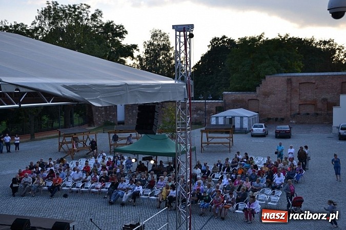 Zdjęcie w galerii na portalu naszraciborz.pl: Letnie piosenki zabrzmiały na Zamku wiadomości z regionu